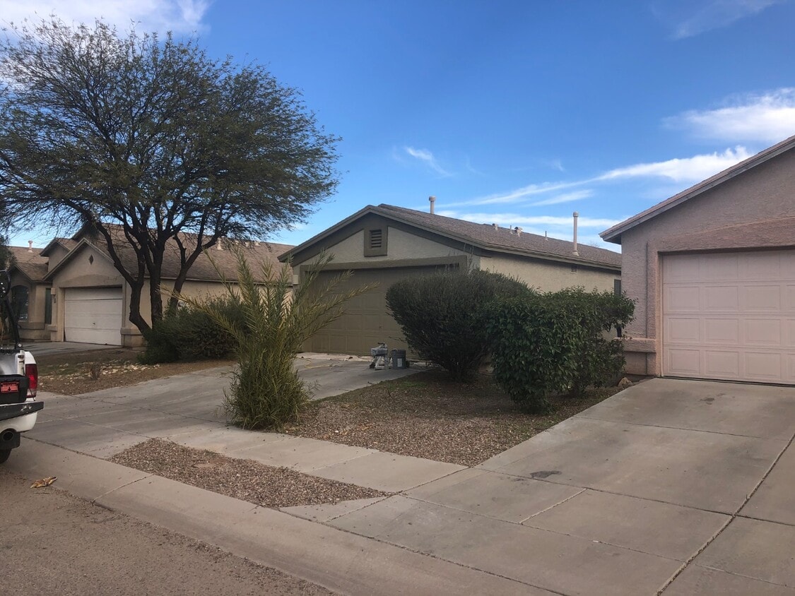 Primary Photo - 4663 S Valley Rd