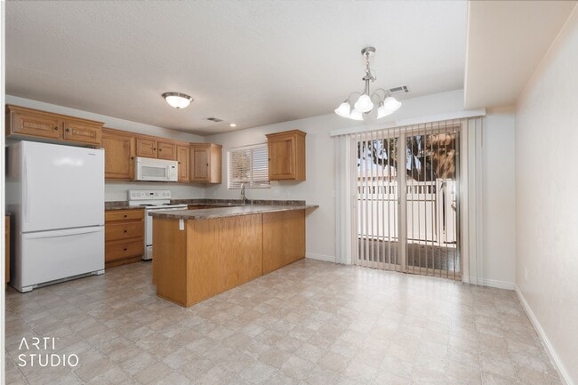 Building Photo - Sky Hawk Townhome