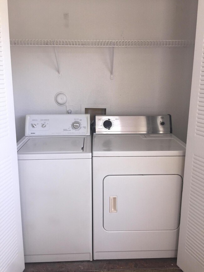 Foto del edificio - 1401 Village Blvd