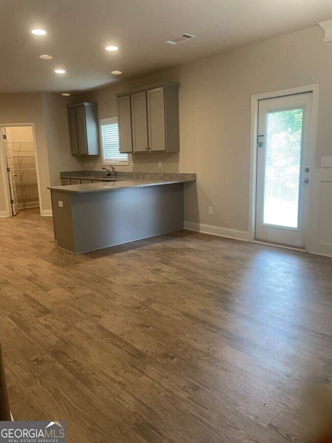 Foto del edificio - 401 Crescent Ct