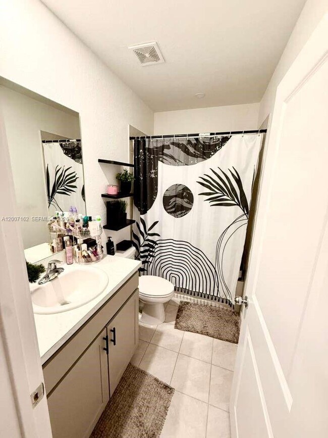 Foto del edificio - 470 NE 12th St