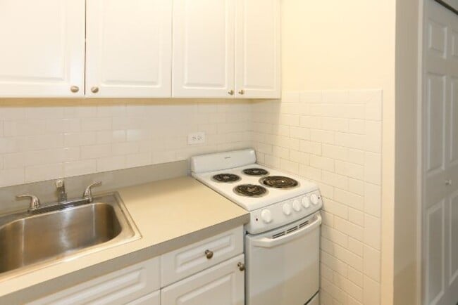 Building Photo - 2010 N Orleans St