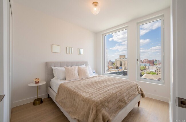 Foto del edificio - 136-18 Maple Ave