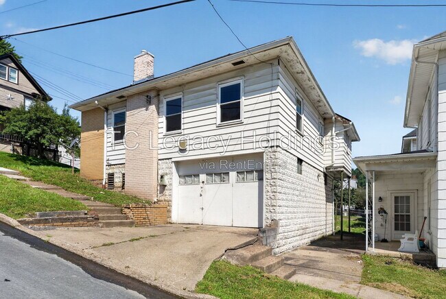 Building Photo - 300 Ash Ave