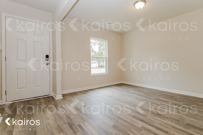 Building Photo - 220 Sunrise Cir.