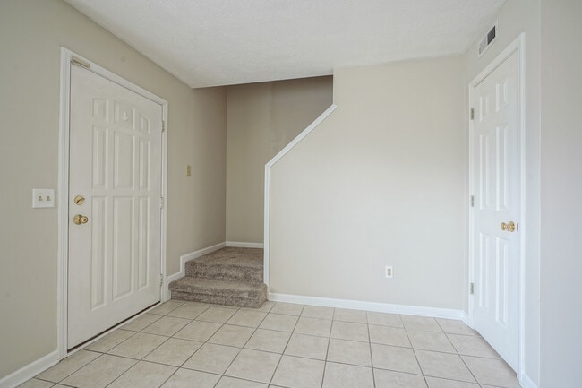 Building Photo - 14931 Silver Thorne Way