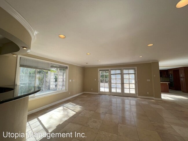 Building Photo - 4 br, 2.5 bath House - 1136 Whitsett Drive