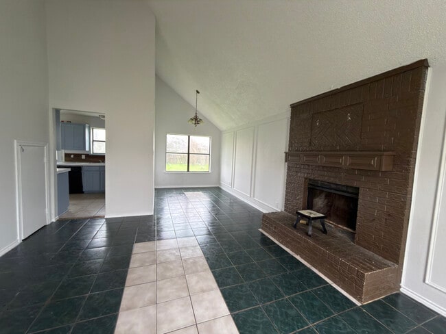 Building Photo - 1207 Charles Dr