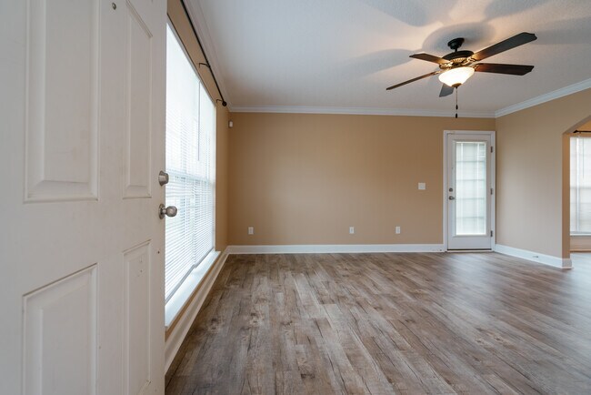 Building Photo - 204 Guyett Ave