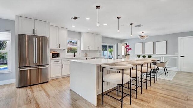 Foto del edificio - 722 SW 28th Ave