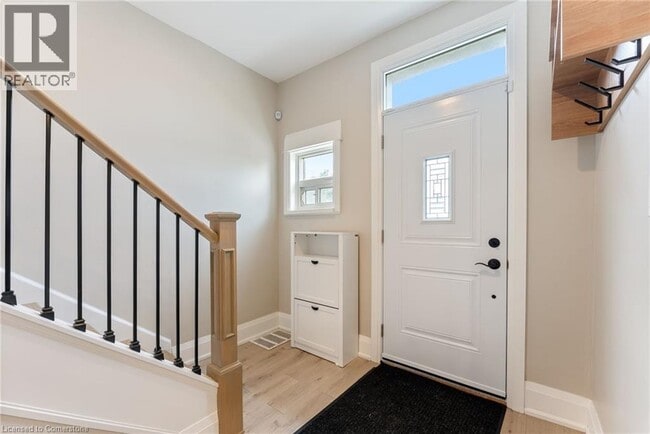 Building Photo - 91 Dundurn St S