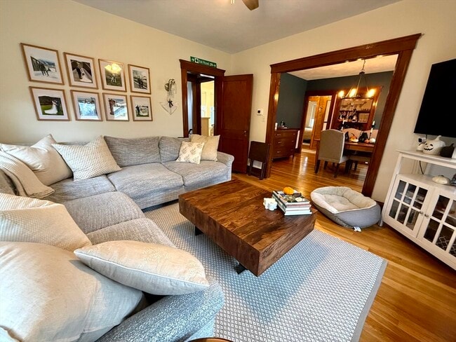 Foto del edificio - 151 Lexington St