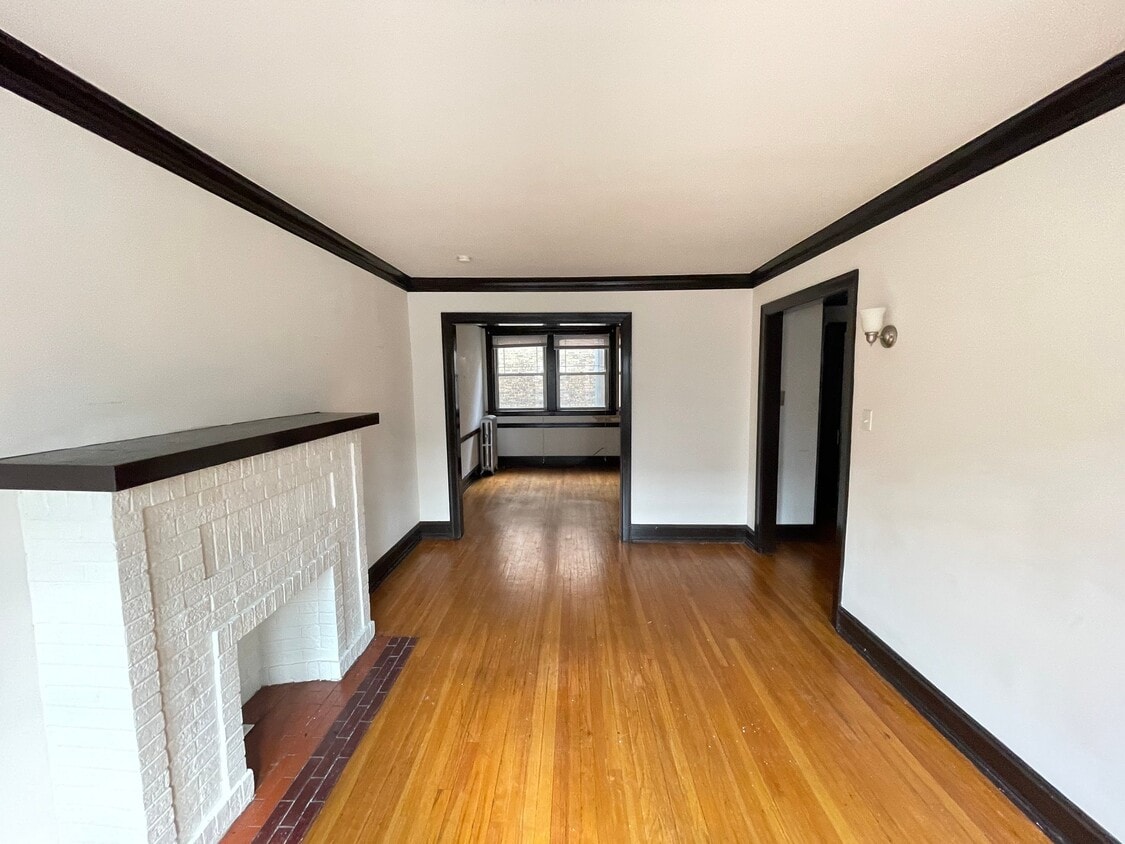 Building Photo - 3647 N Racine Ave