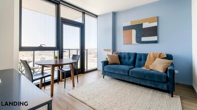 Building Photo - 513 S Damen Ave