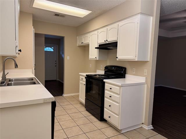 Building Photo - 5802 Willow Branch Dr