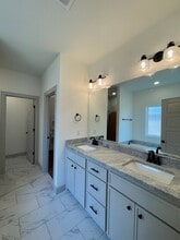 Building Photo - 1049 Parker Ln