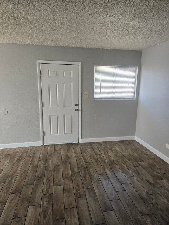 Building Photo - 485 North Cir