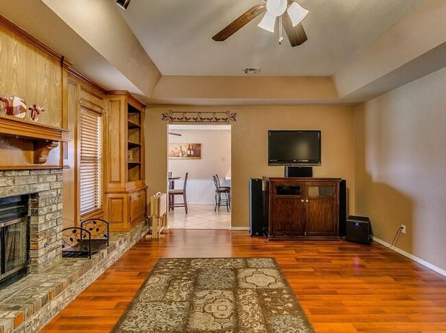 Building Photo - Charming 3-Bedroom Home — Spacious Corner Lot in Del City!