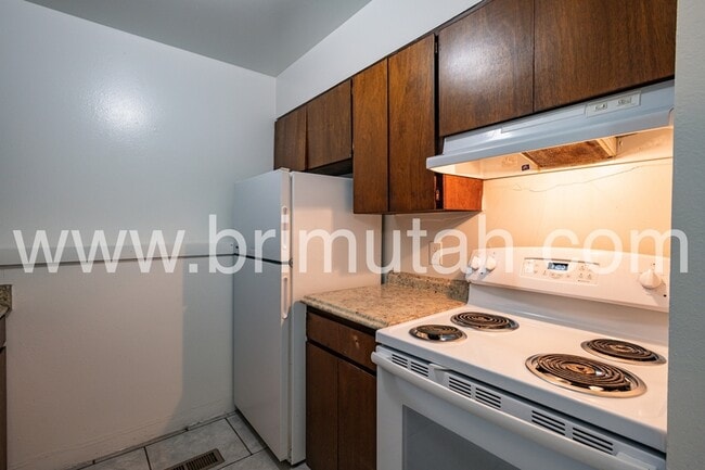 Building Photo - 292 100 E