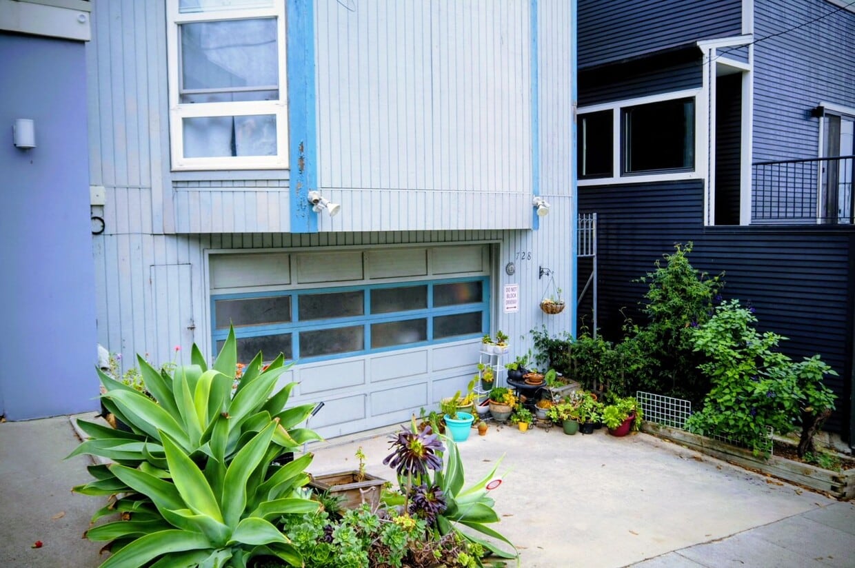 Primary Photo - Quiet and cozy North Slope retreat: Sun, Views & Serenity on Vermont St.
