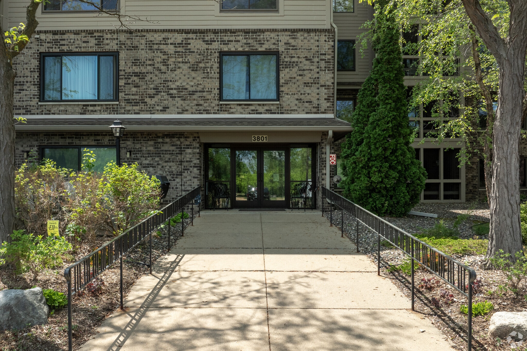 Braewood Condominiums