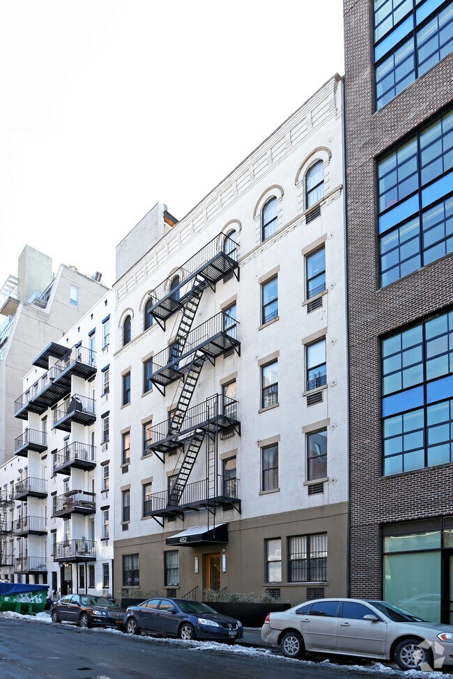 Building Photo - 452 W 19th St