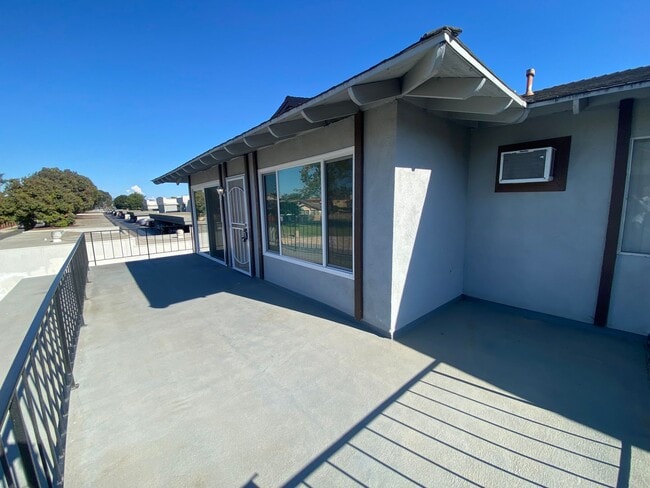 Building Photo - Newly Remodeled 2 Bedroom Fountain Valley ...