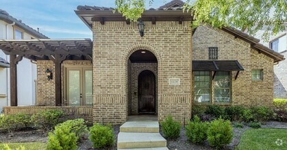 Building Photo - 6828 San Fernando