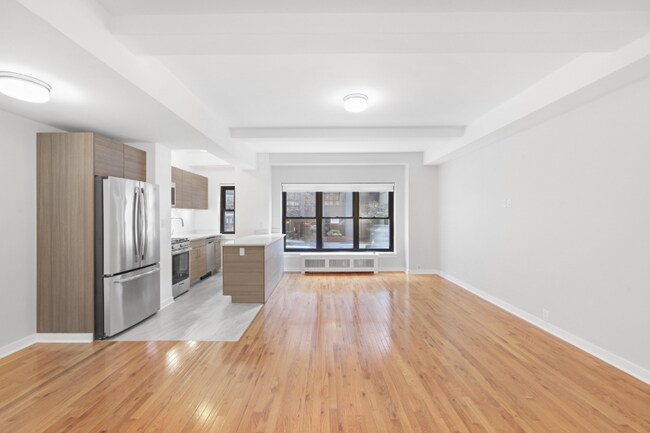 Building Photo - 245 E 57th St