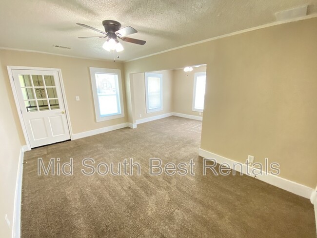 Building Photo - 3202 Hardin Ave