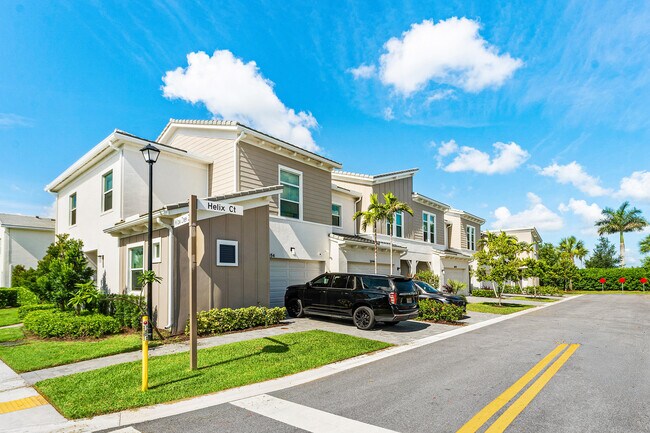 Foto del edificio - 16474 Helix Ct