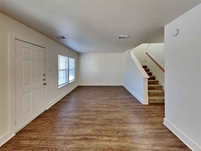 Foto del edificio - 817 Lightningbug Ln