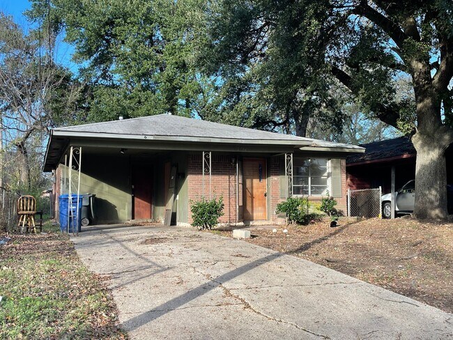 Foto del edificio - Cute 3 Bedroom Home in Mooretown