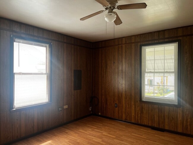 Building Photo - One Level House with Covered Front Porch