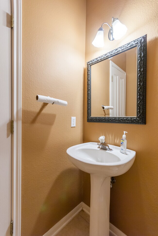 Building Photo - Spacious 4 Bedroom, 2.5 Bath House On the 4th Hole at Teravista Golf Course