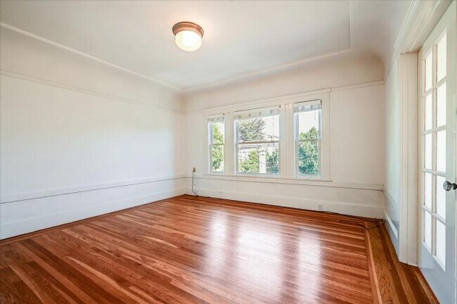 Building Photo - 2 bedroom in San Francisco CA 94131
