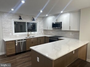 Building Photo - 5016 Lambsgate Ln