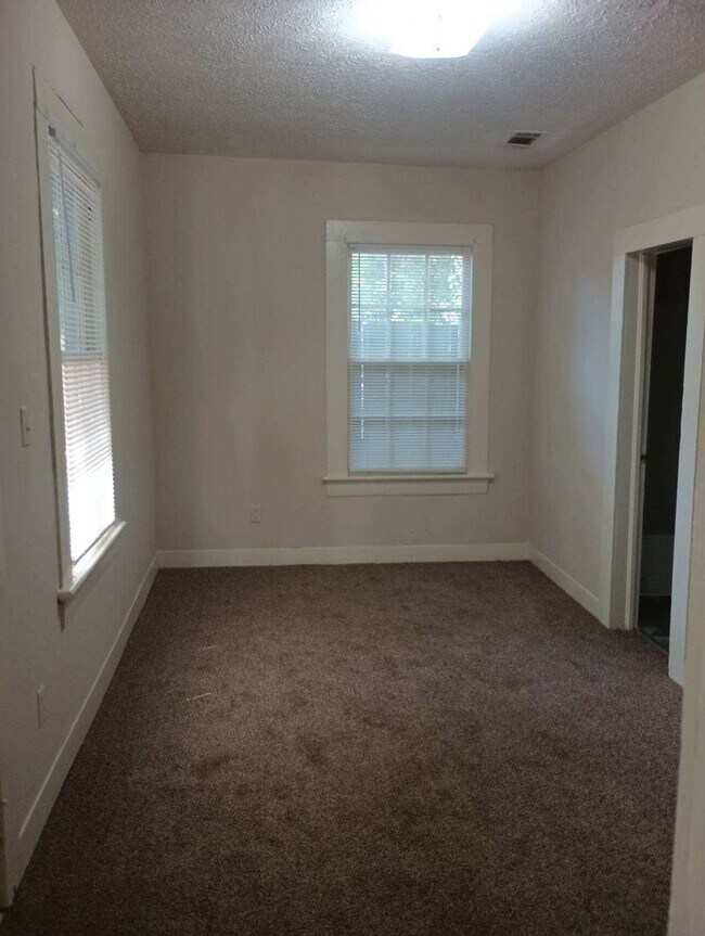 Building Photo - 2703 17th Ave