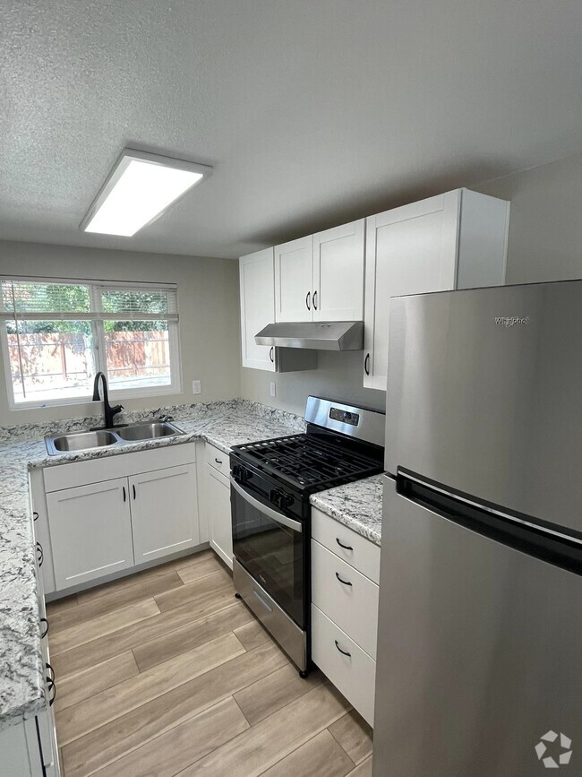 Building Photo - 80 Kaer Ave