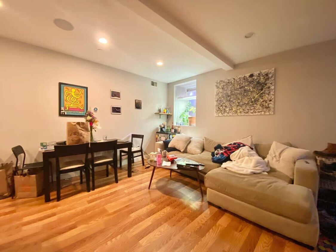 Foto del edificio - 725 Parker St