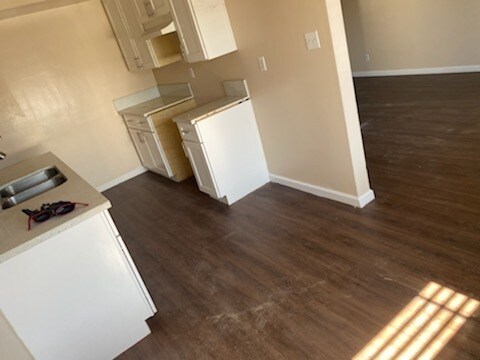 Kitchen - 16215 Woodruff Ave