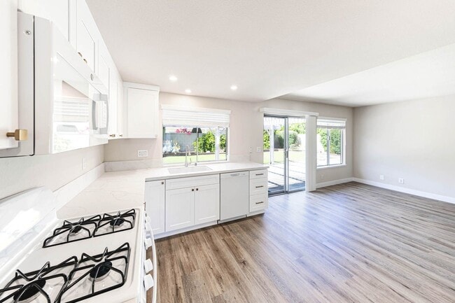 Building Photo - Upgraded 4 bedroom Fountain Valley Home