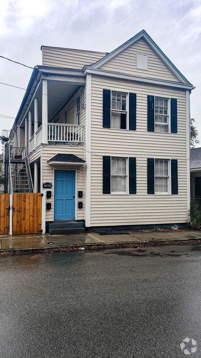 Building Photo - 119 Drake Street Unit B