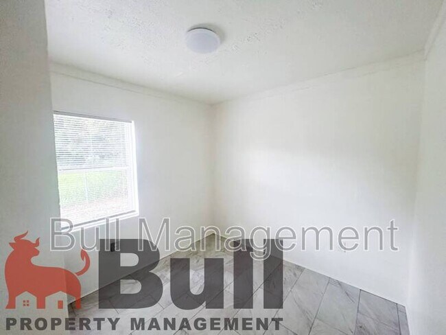 Foto del edificio - 139 W 8th St