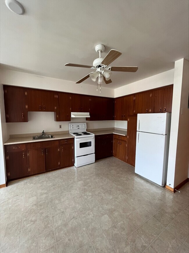 Building Photo - 615 Chalmers Ct