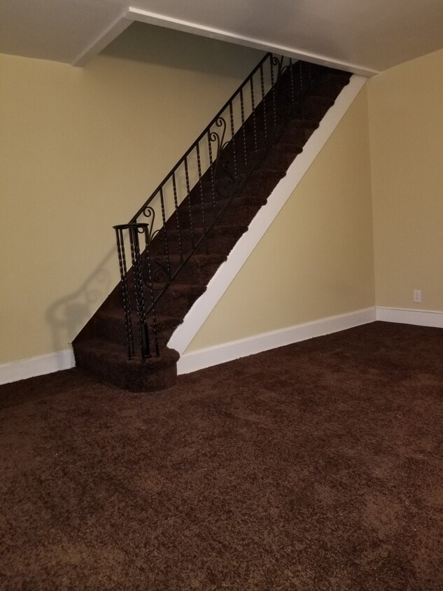 2d view of living room - 6921 Souder St
