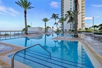 Building Photo - 3000 Oasis Grand Blvd