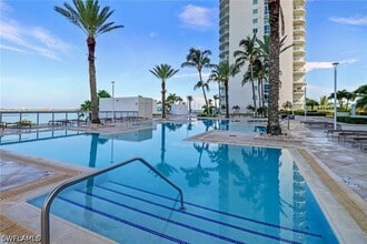 Building Photo - 3000 Oasis Grand Blvd