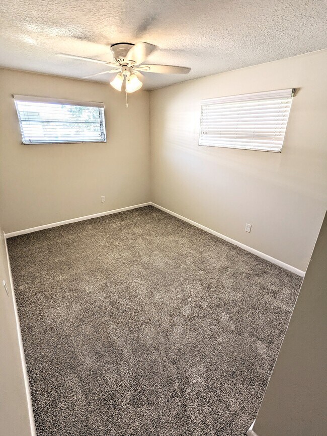 Foto del edificio - 2572 Locksley Rd