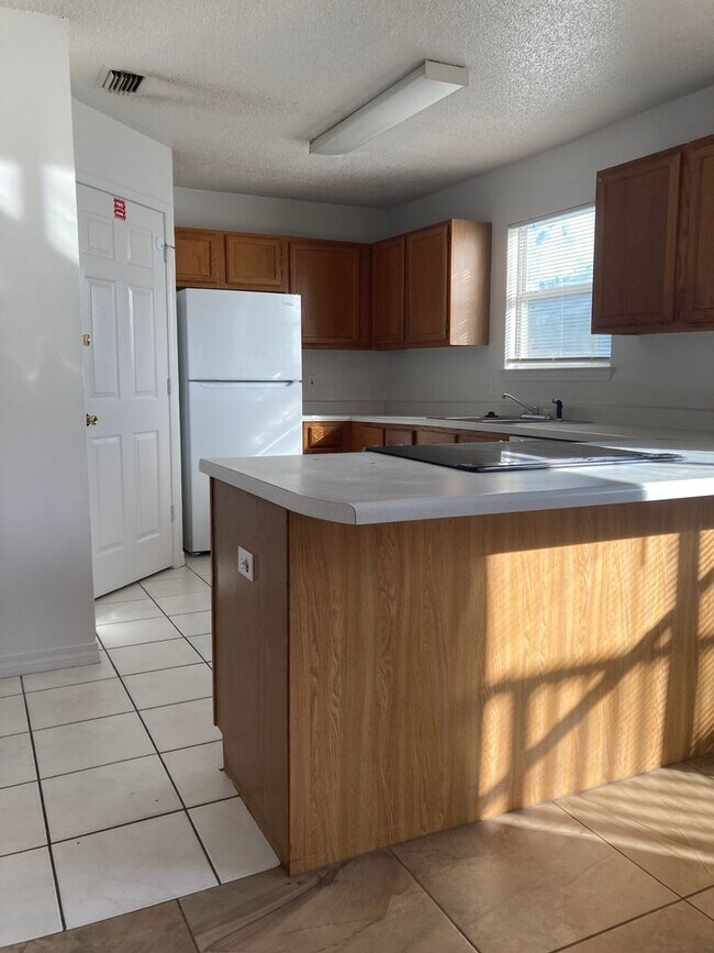 Building Photo - 561 Florosa Ct